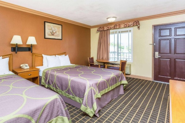 Super 8 by Wyndham Azusa image 8